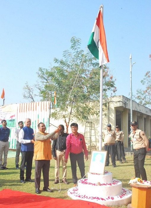 Shri P. Kumar, CCE unfurling the National Flag on 26.01.2023